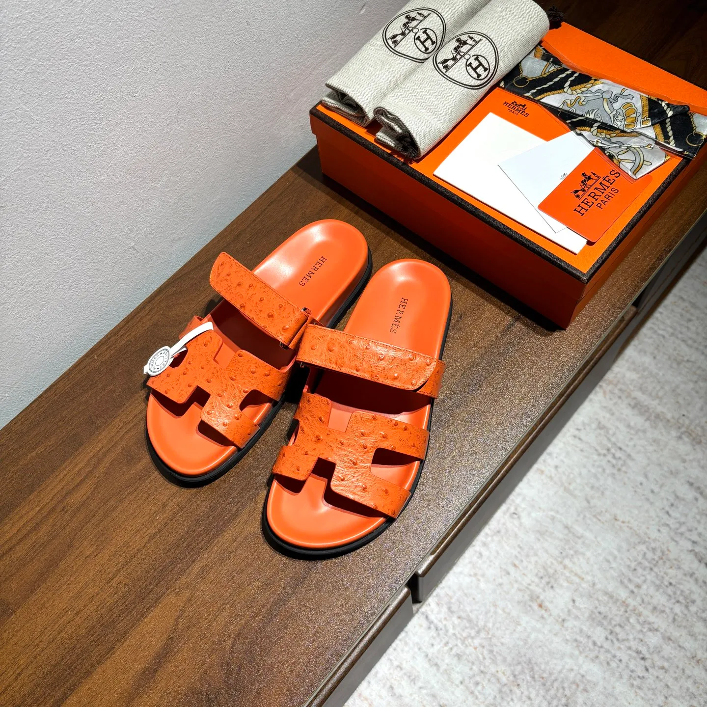 👟👟Ex-factory price 520👟👟 Men's size +10 Brand💗: HERMES Number💗: H8018-210199 Color💗: Ostrich pattern new color system Size 💗: 35 to 40 38-45 Upper material: imported calfskin Outsole material: Tpu anti-slip and wear-resistant outsole 🆕🆕🆕HERMES 2025 latest color matching, original purchased and dismantled, imported custom fabrics. All colors have been adjusted N times, striving to be zero different from the original! The top version for women 💰 Erjie's shoes that have become extremely popular recently - chypre sandals, which are comfortable for all ages and are cute and cute. Paired with various colored socks, it’s so trendy